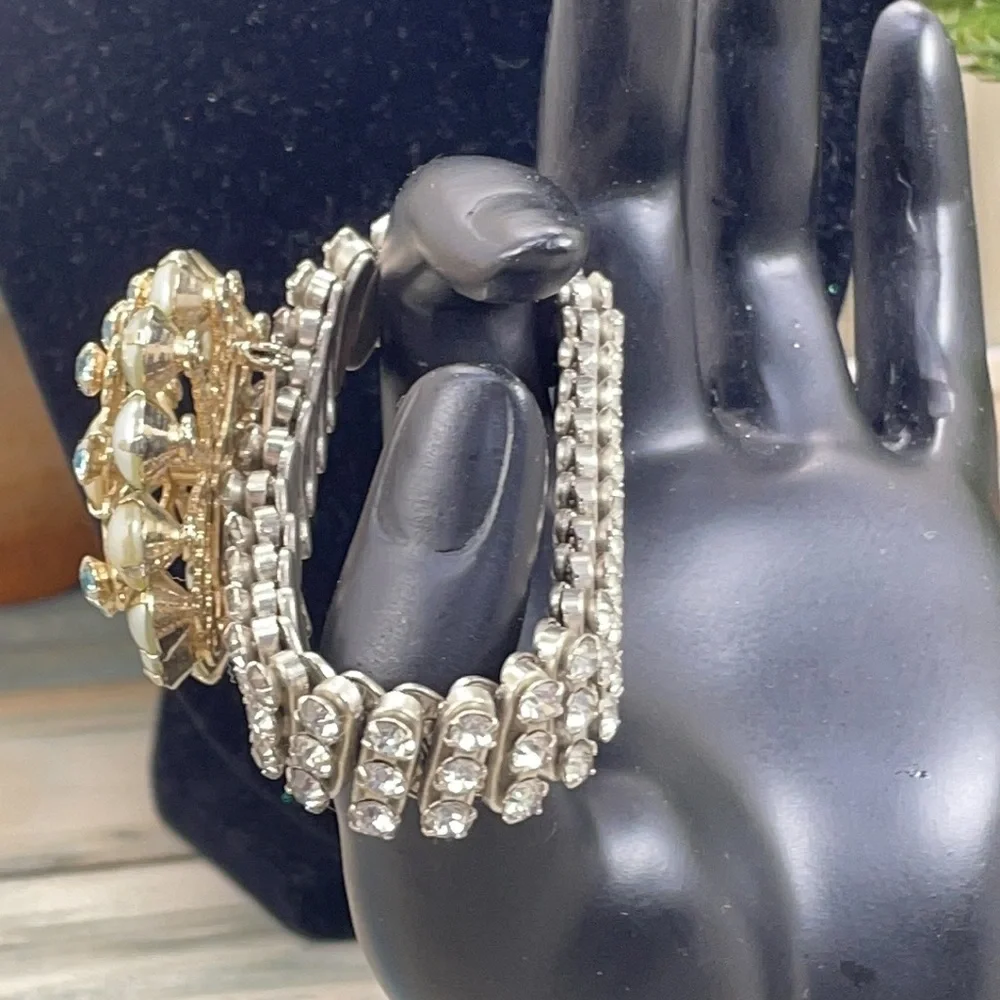 ⭐️Adorned Crown artisan assemblage rhinestone blue cluster stretch bracelet - Picture 2 of 8